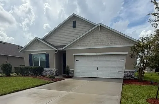 4 bed, 1828 sqft, $2,400 — Photo 1