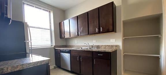 3rd image of 801 W Cornelia Ave #813-2N