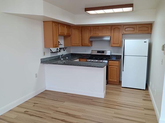 5th image of 1253 47th Ave