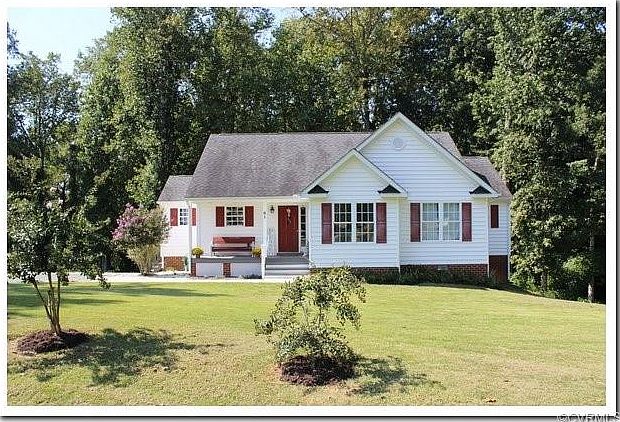 1st image of 61 Essex Ct