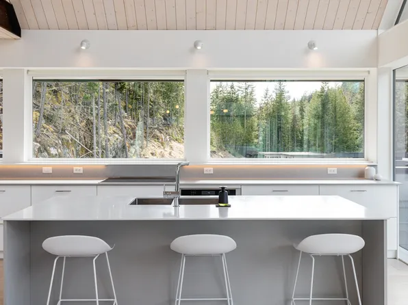 9111 Riverside Dr, Whistler, BC V0N