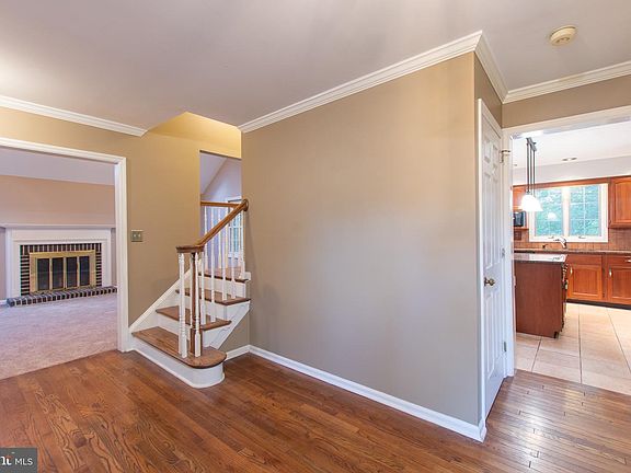 3rd image of 14 Abelia Ln