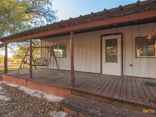 847 Littlehorn Ln, Stockdale, TX 78160