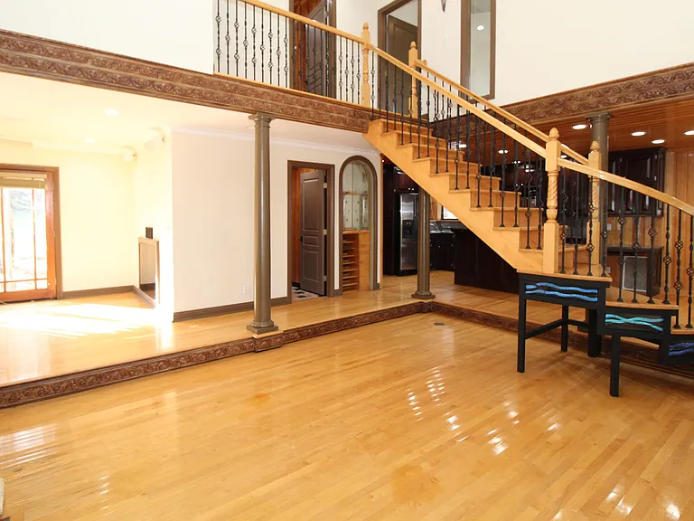 97 S Hartman Ave — Photo 12