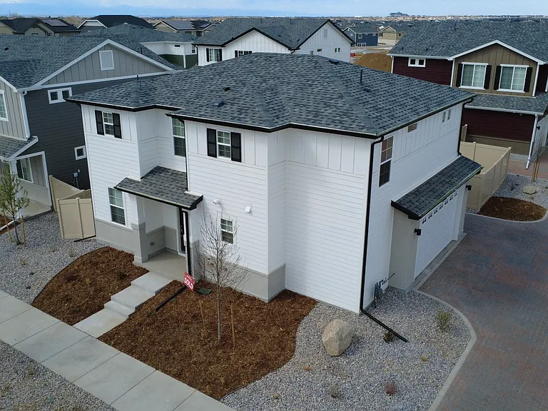22295 E 39th Ave — Photo 1