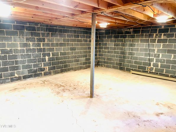 128 Graybeal Dr, Castlewood, VA 24224