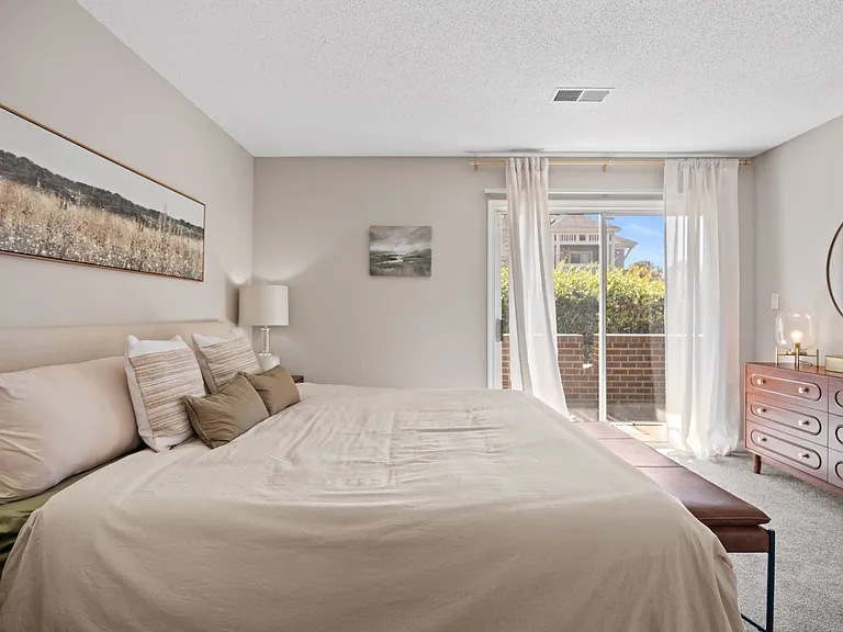 Northlake Apartments — Photo 16