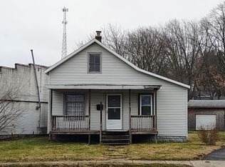 105 S Red Bud Trl, Buchanan, MI 49107