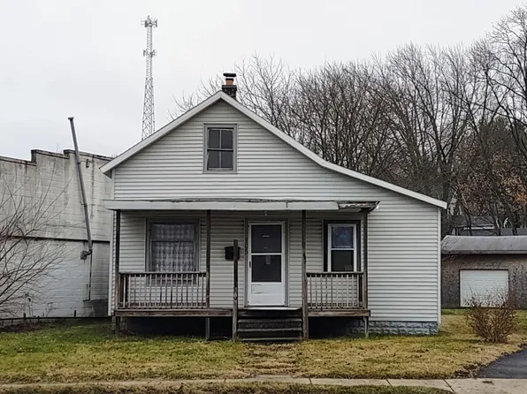 105 S Red Bud Trl, Buchanan, MI 49107