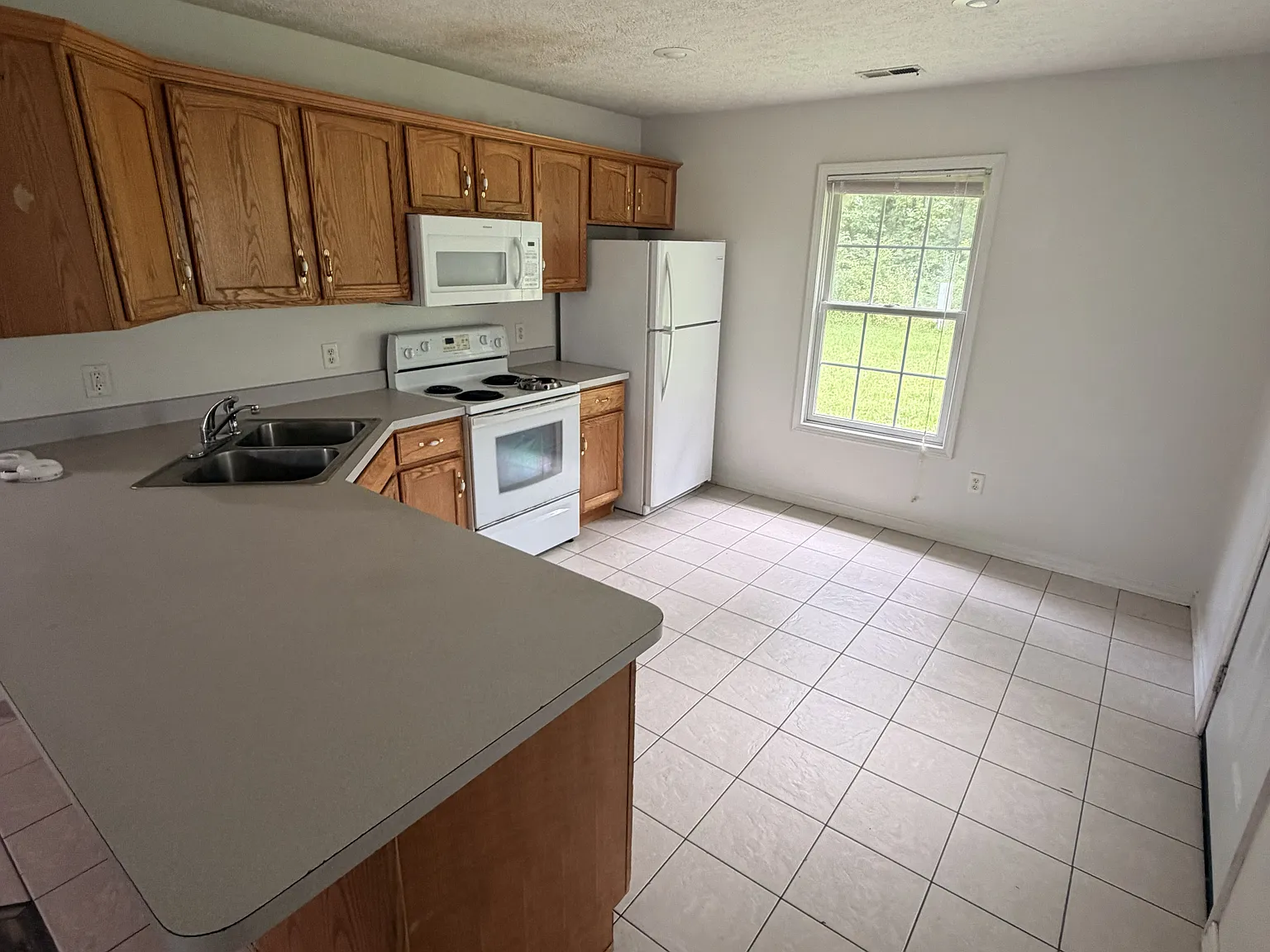 3 bed, $925 — Photo 3