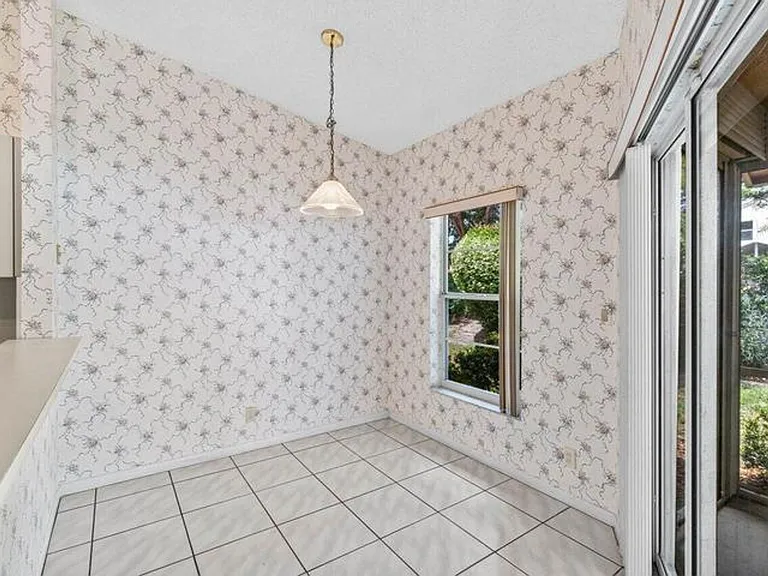 10001 Country Brook Rd — Photo 4