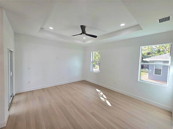 4th image of 2967 Barry Rd