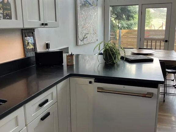 5th image of 729 Maroon Ave