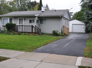 733 N Green Dr, Wheeling, IL 60090