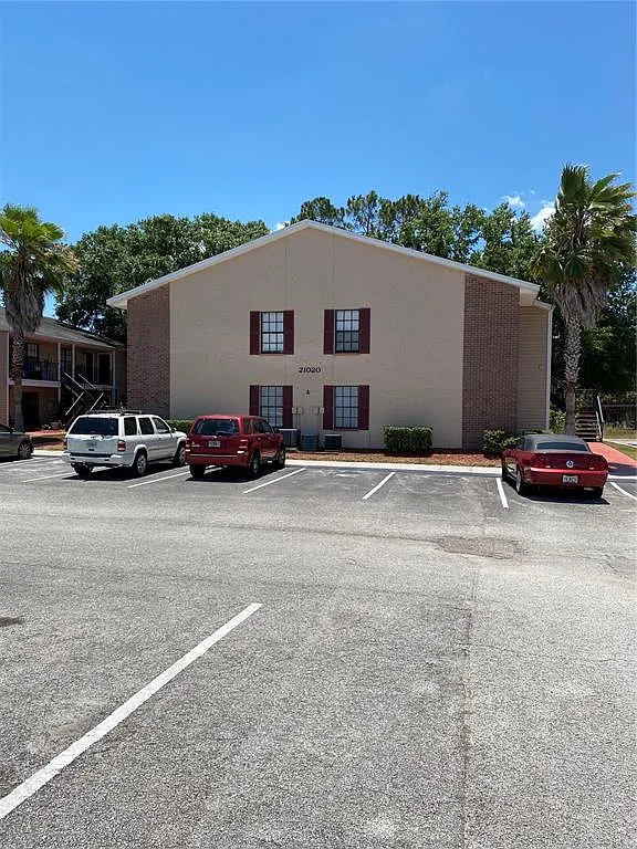 2 bed, 2.0 bath, 930 sqft, $1,350 — Photo 1