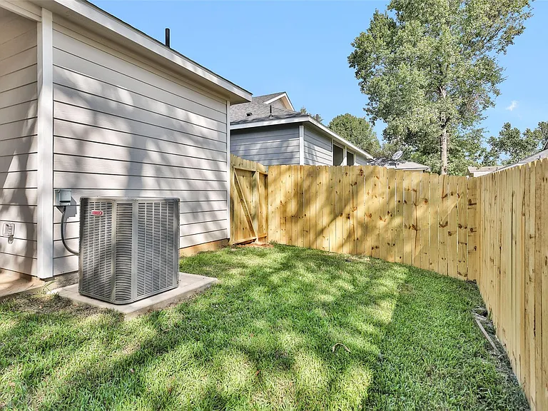 496 Golden St #A — Photo 25