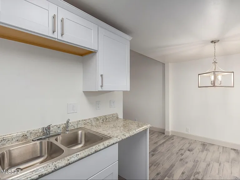 6824 S Burcham Ave — Photo 14