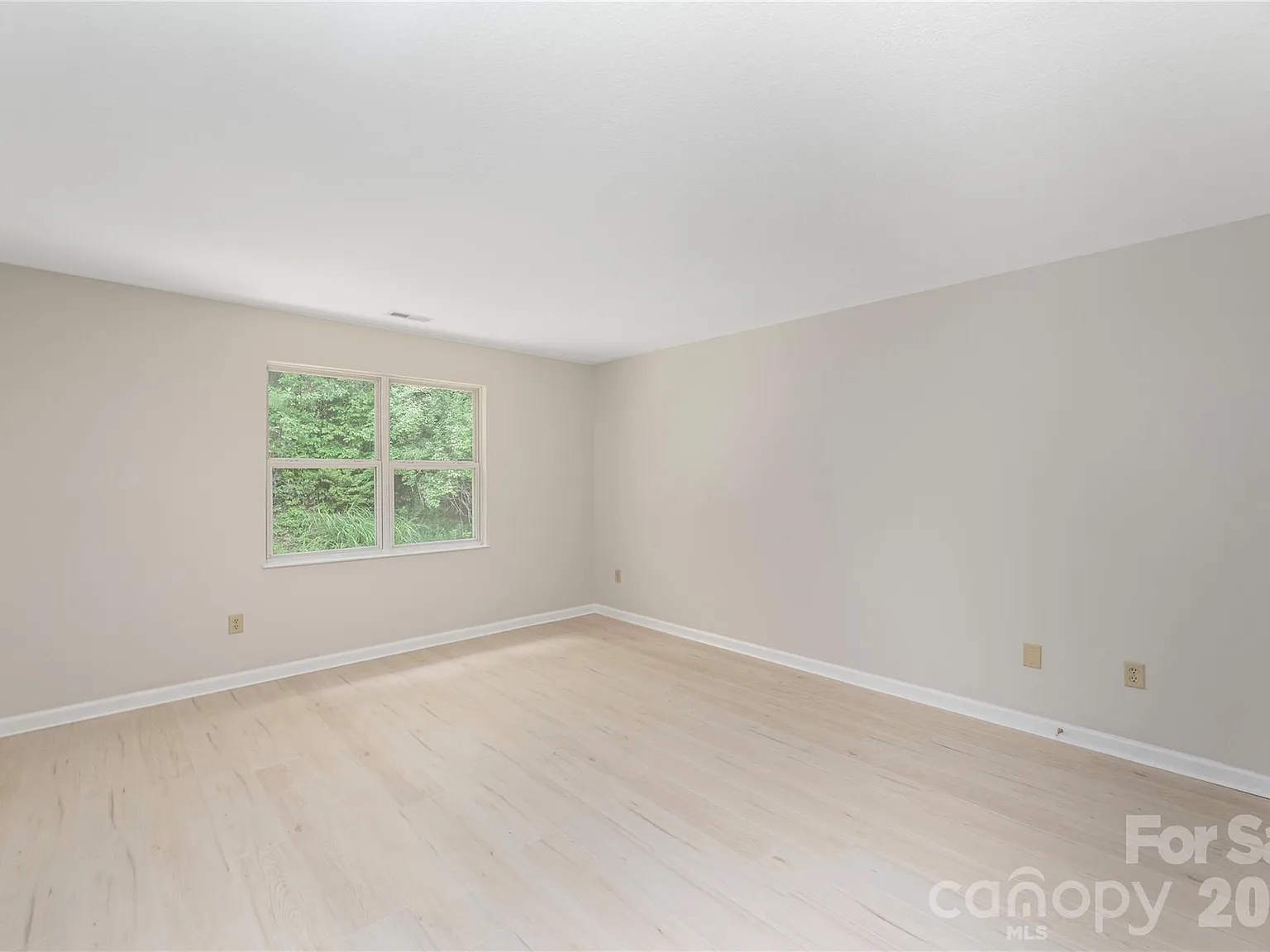 2 bed, 1222 sqft, $1,900 — Photo 4