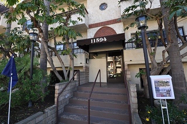 1st image of 11594 Moorpark St APT 201