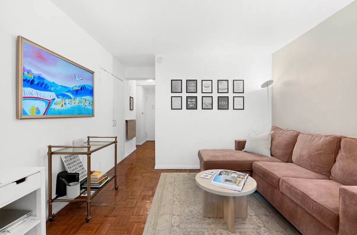 245 East 35th Street — Photo 2