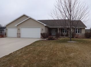 W5557 Brandon Way, APPLETON, WI 54915