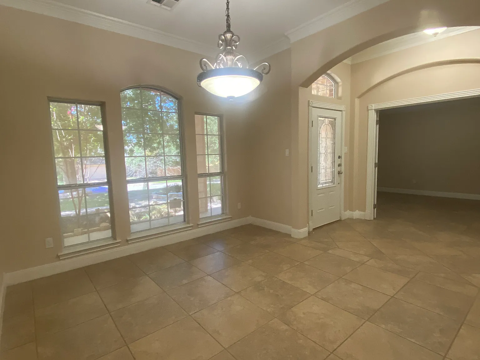 3 bed, 2200 sqft, $2,195 — Photo 4