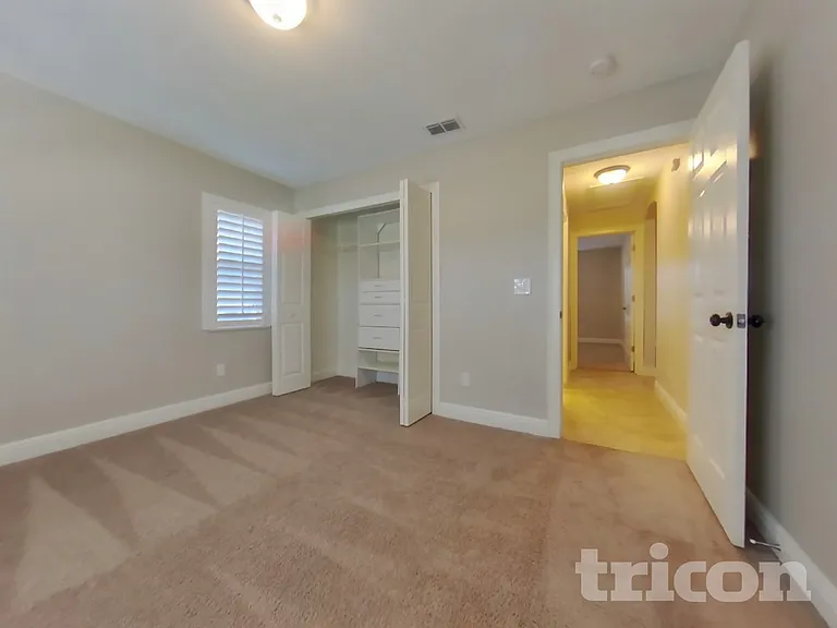 10902 Versailles Blvd — Photo 12