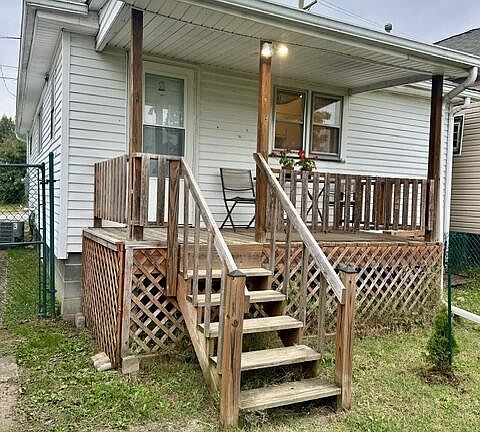 3rd image of 2105 Hancock Street