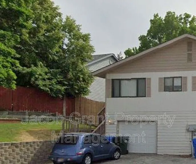 2215 Gail Dr — Photo 1