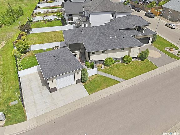 3rd image of 327 Hastings LANE