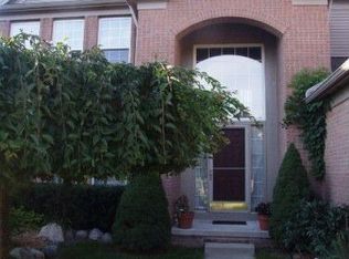 3206 Glacier Dr, Lake Orion, MI