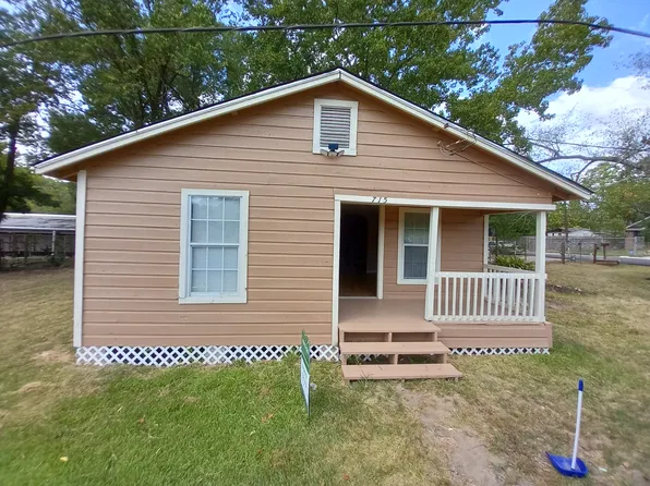 715 N 10th St, Conroe, TX 77301
