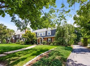 12 Vardon Rd, West Hartford, CT 06117