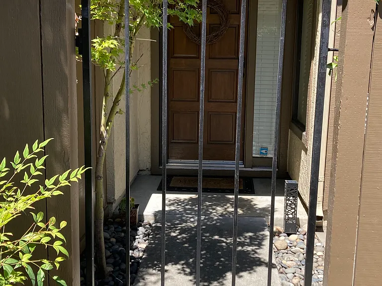 1848 Ashmeade Ct — Photo 2