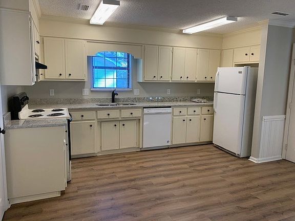 3rd image of 2098 S Sherwood Dr APT C