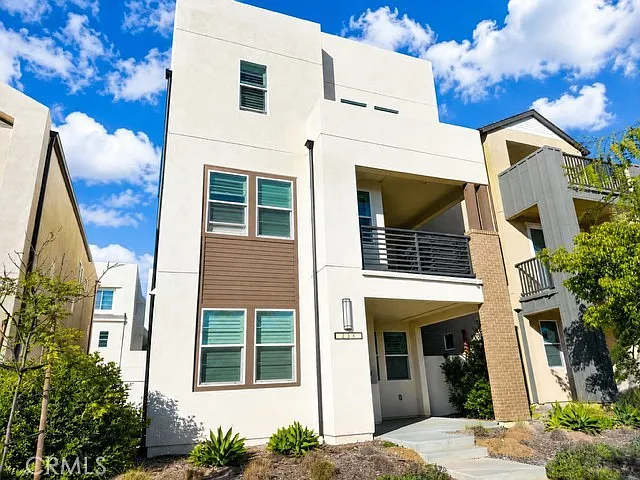 4 bed, 3.5 bath, 2732 sqft, $5,980 — Photo 1