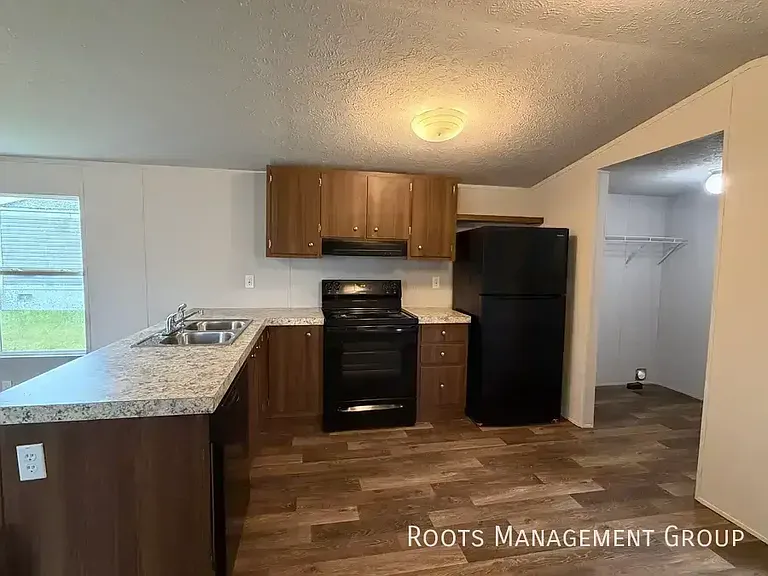 15 Locust St #15 — Photo 18