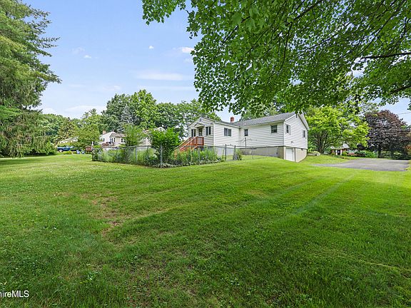 4th image of 560 Crane Ave