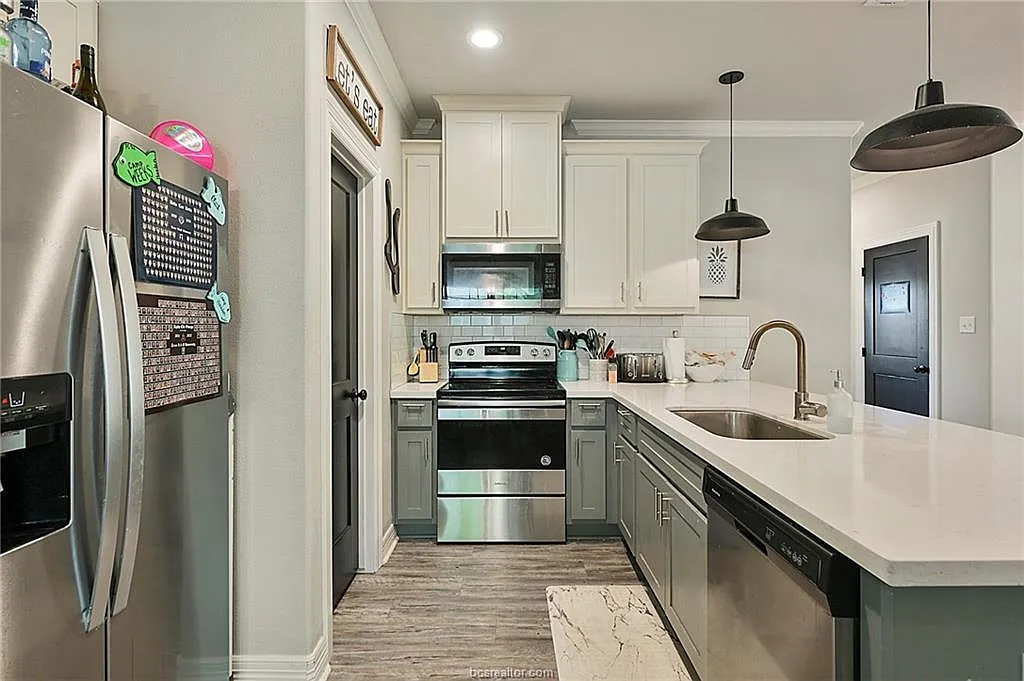 6 bed, 6.5 bath, 2348 sqft, $4,950 — Photo 2