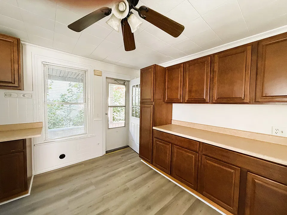 52 E Albert St #2
