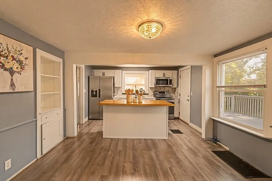 2 bed, 1920 sqft, $1,400 — Photo 3