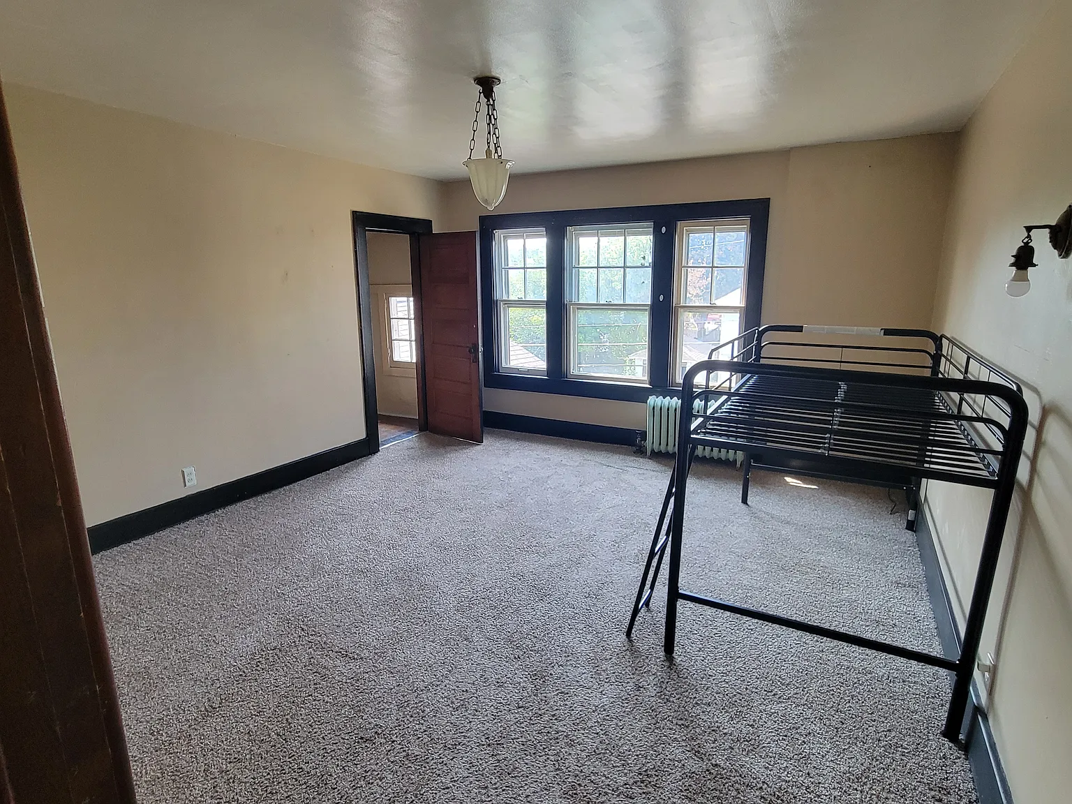 1 bed, 916 sqft, $900 — Photo 2