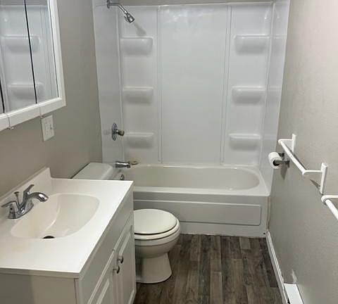 4th image of 141 S Van Buren Ave APT 3