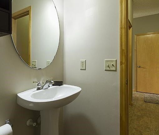 Main Level 1/2 Bath