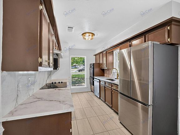 3rd image of 3505 Larkin Ln