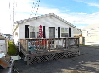22 Jones Ave, Hampton, NH 03842