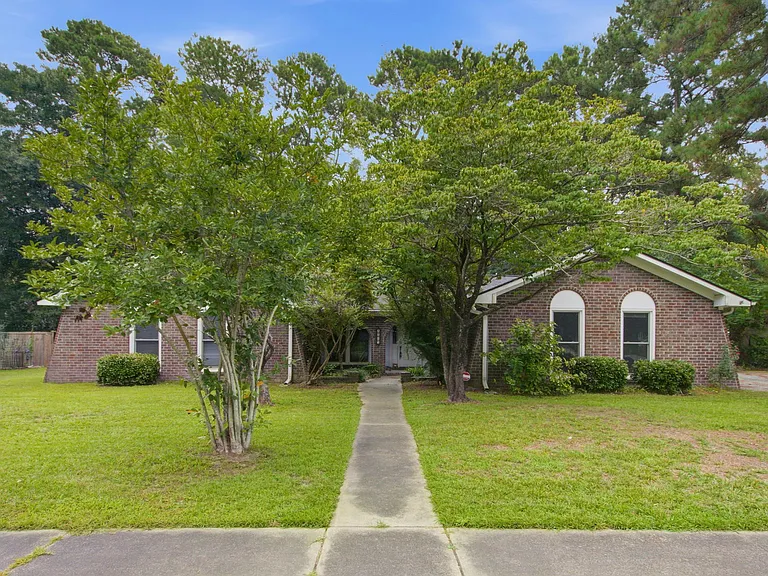 2067 Dogwood Rd — Photo 3