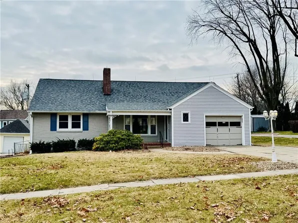 610 W 3rd St, Maryville, MO 64468