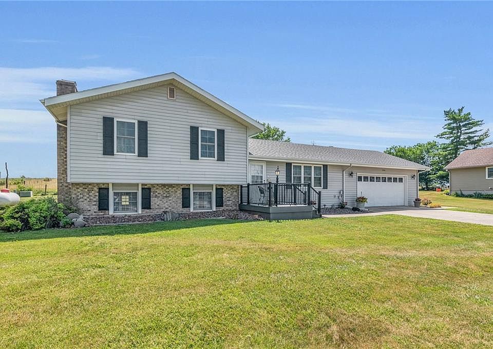 1st image of 806 Lake Manor Dr
