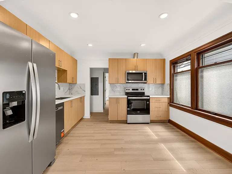1920 11th Ave W #A — Photo 3